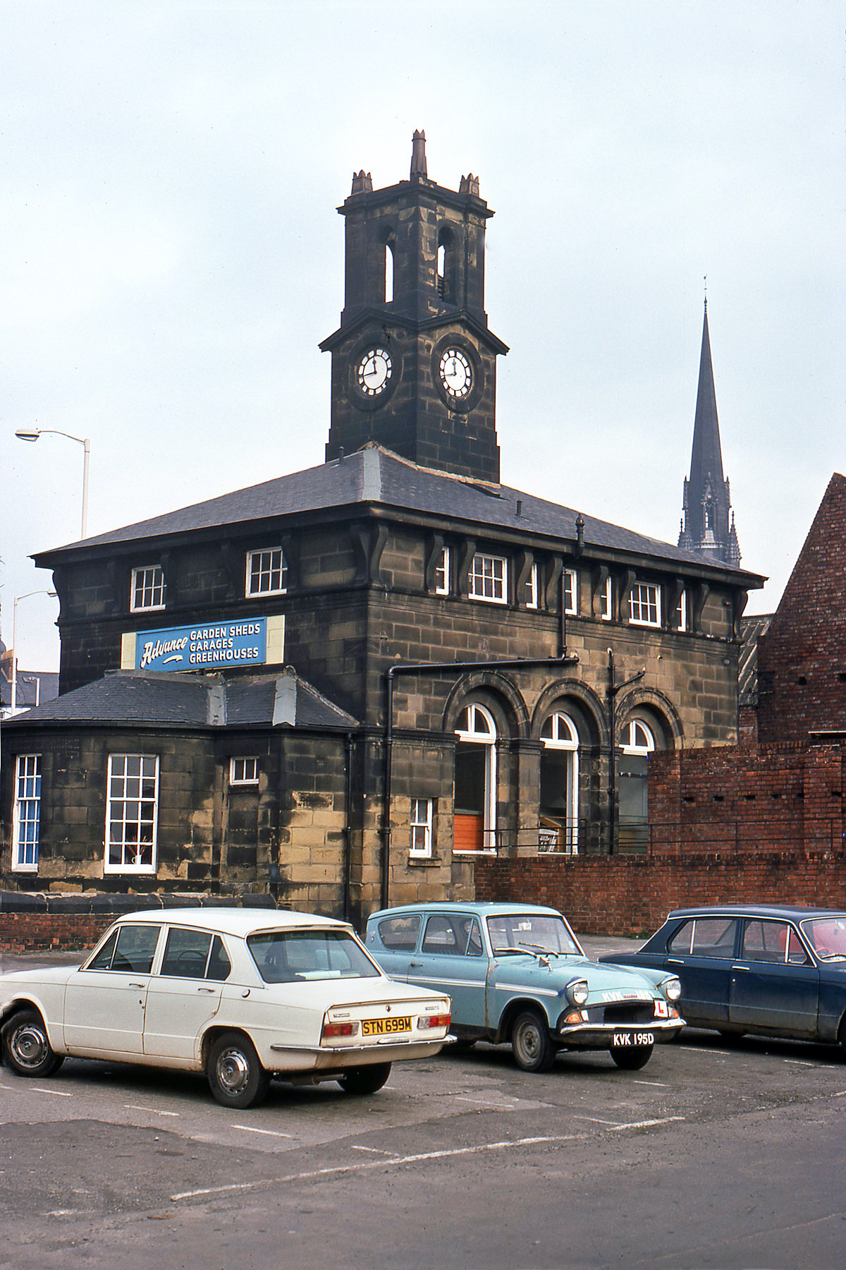 The old Cattle Market Keeper’s House, plus some contemporary cars, in 1977