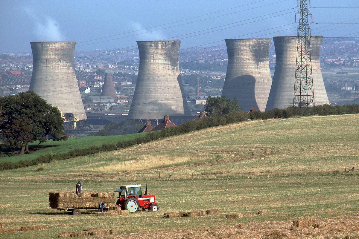 This farmer’s field near Ryton, to the west of Gateshead, had a rather dramatic background of the cooling towers of Stella North Power Station over the river in Newburn.