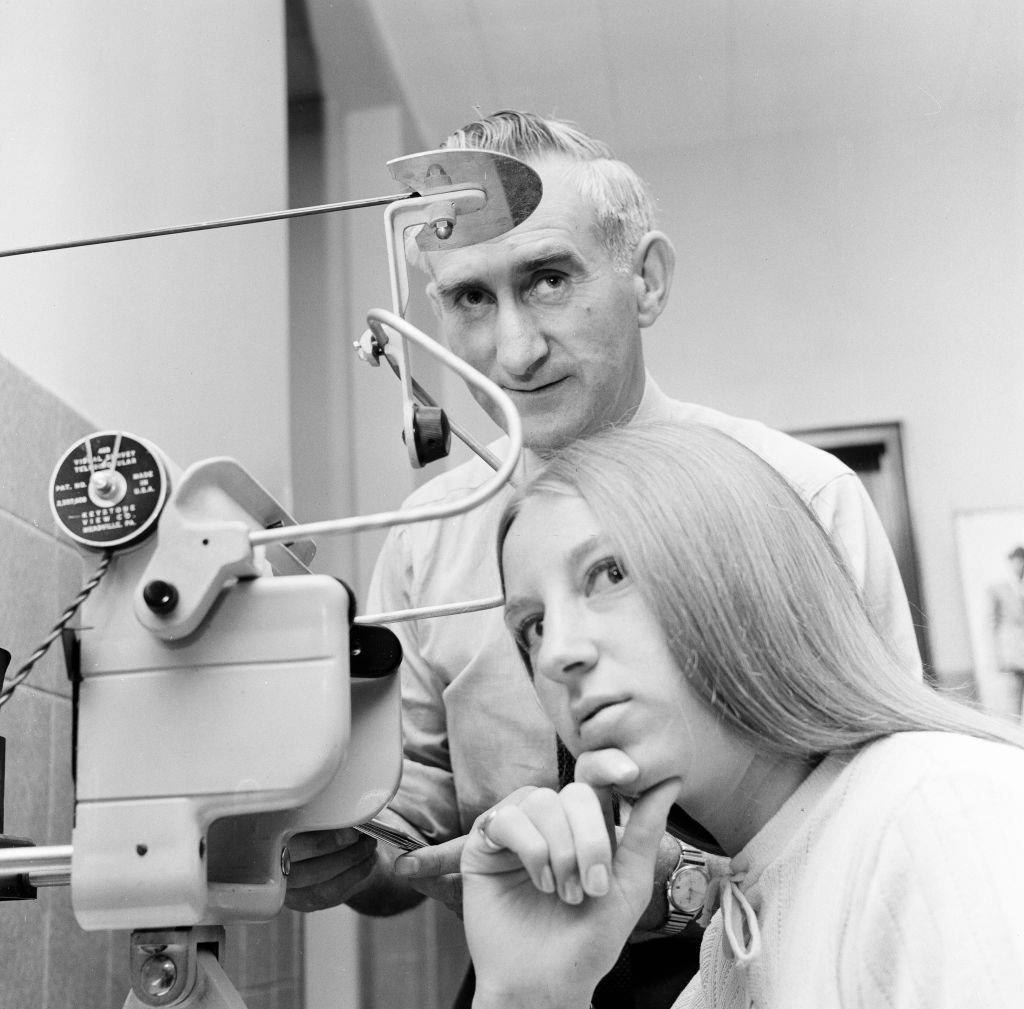Optician with Visual Survey Telebinocular, Newcastle, 22nd July 1971.