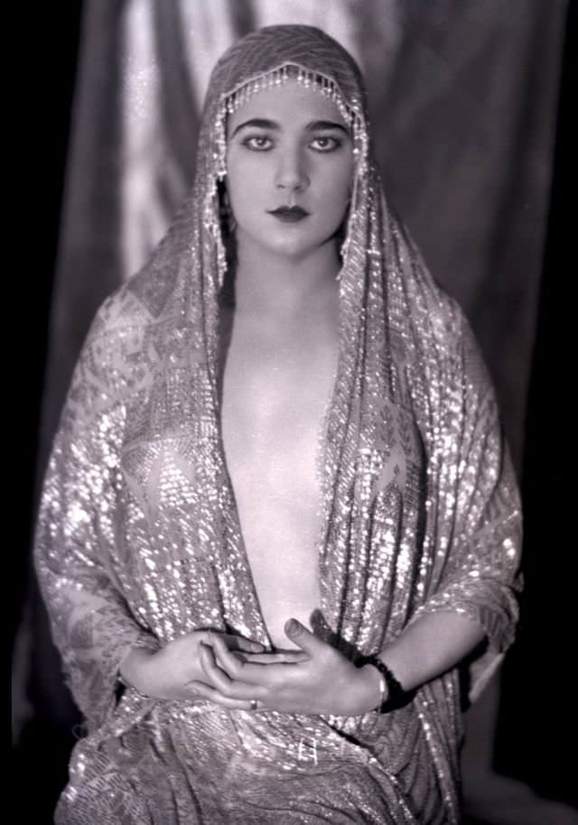 Nita Naldi: Life Story and Glamourous Photos of the Most Outrageous Vamp of the 1920s