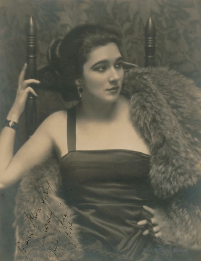 Nita Naldi: Life Story and Glamourous Photos of the Most Outrageous Vamp of the 1920s