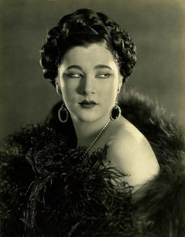 Nita Naldi: Life Story and Glamourous Photos of the Most Outrageous Vamp of the 1920s