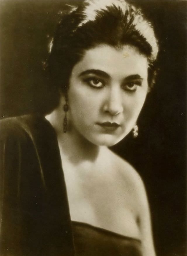 Nita Naldi: Life Story and Glamourous Photos of the Most Outrageous Vamp of the 1920s