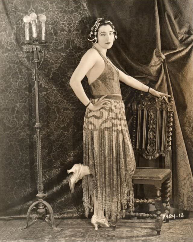 Nita Naldi: Life Story and Glamourous Photos of the Most Outrageous Vamp of the 1920s