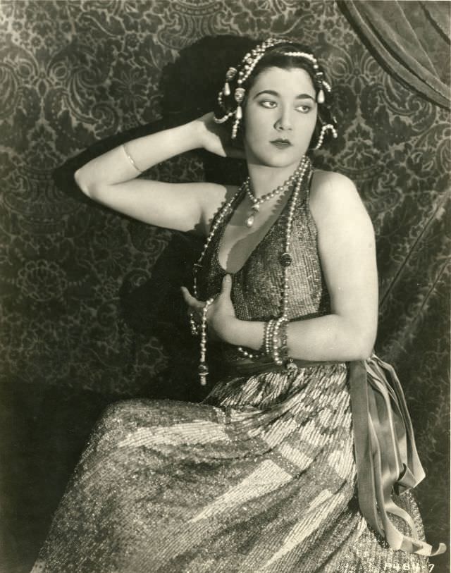 Nita Naldi: Life Story and Glamourous Photos of the Most Outrageous Vamp of the 1920s