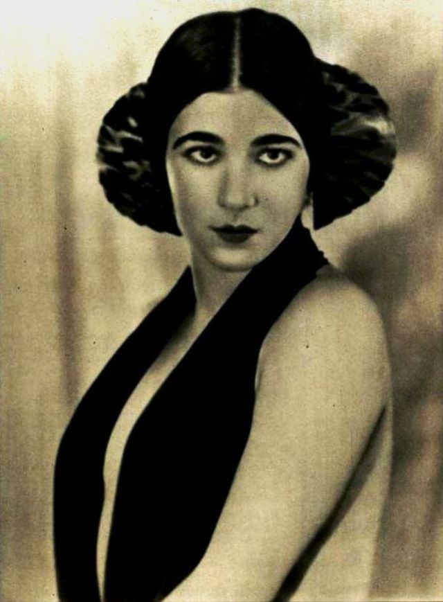 Nita Naldi: Life Story and Glamourous Photos of the Most Outrageous Vamp of the 1920s