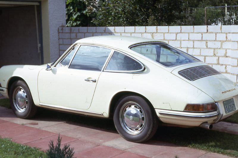 Stunning Photos of the 1966 Porsche 911 Luxury Sports Car