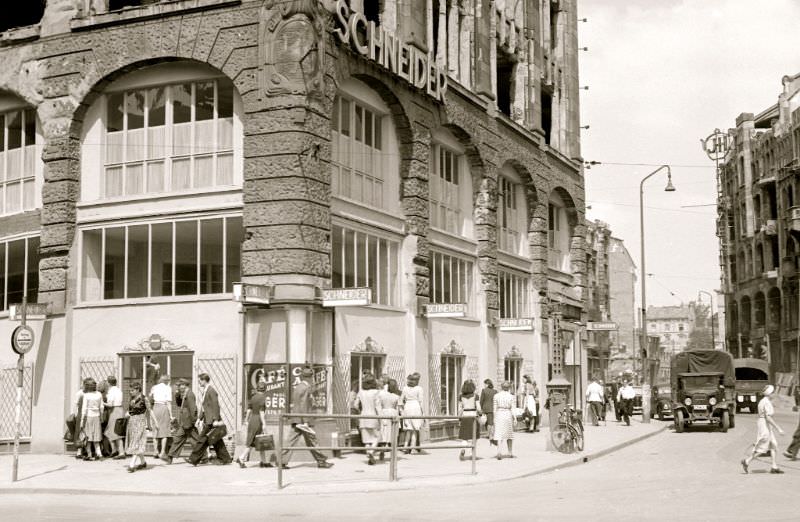 Mercantile building of Kaufhaus M. Schneider, Frankfurt, 1947