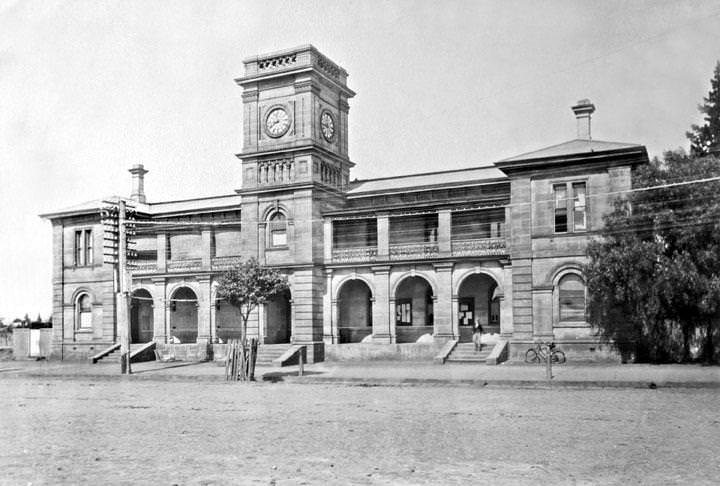 Post and Telegraph Offices, Margaret Street, Toowoomba, 1890