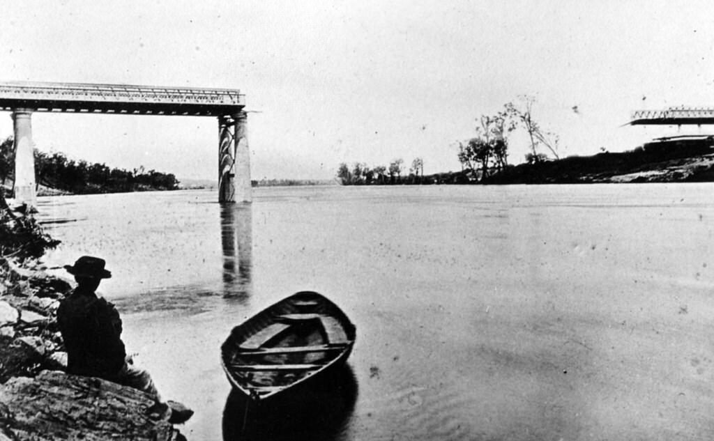 Albert Bridge (railway), Brisbane River, between Indooroopilly and Chelmer which was washed away during the 1893 flood