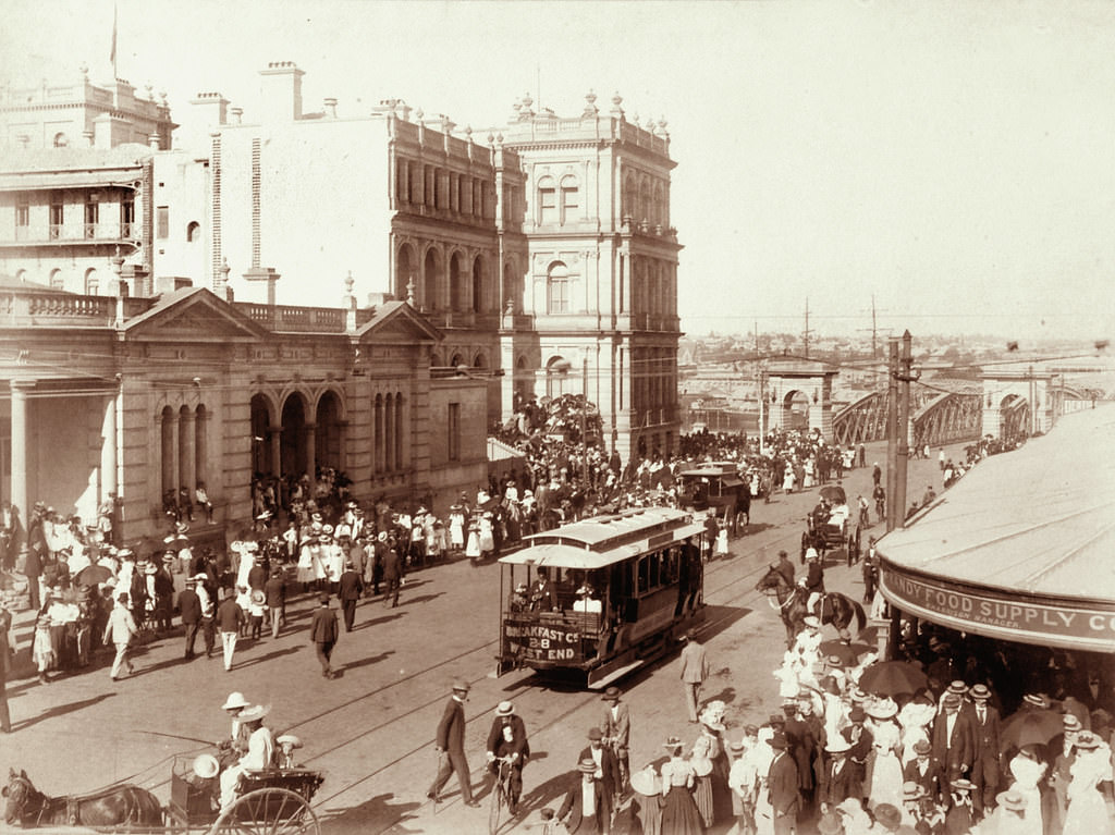 Tram and crowd scene in Queen Street near George Street, Brisbane, 1899