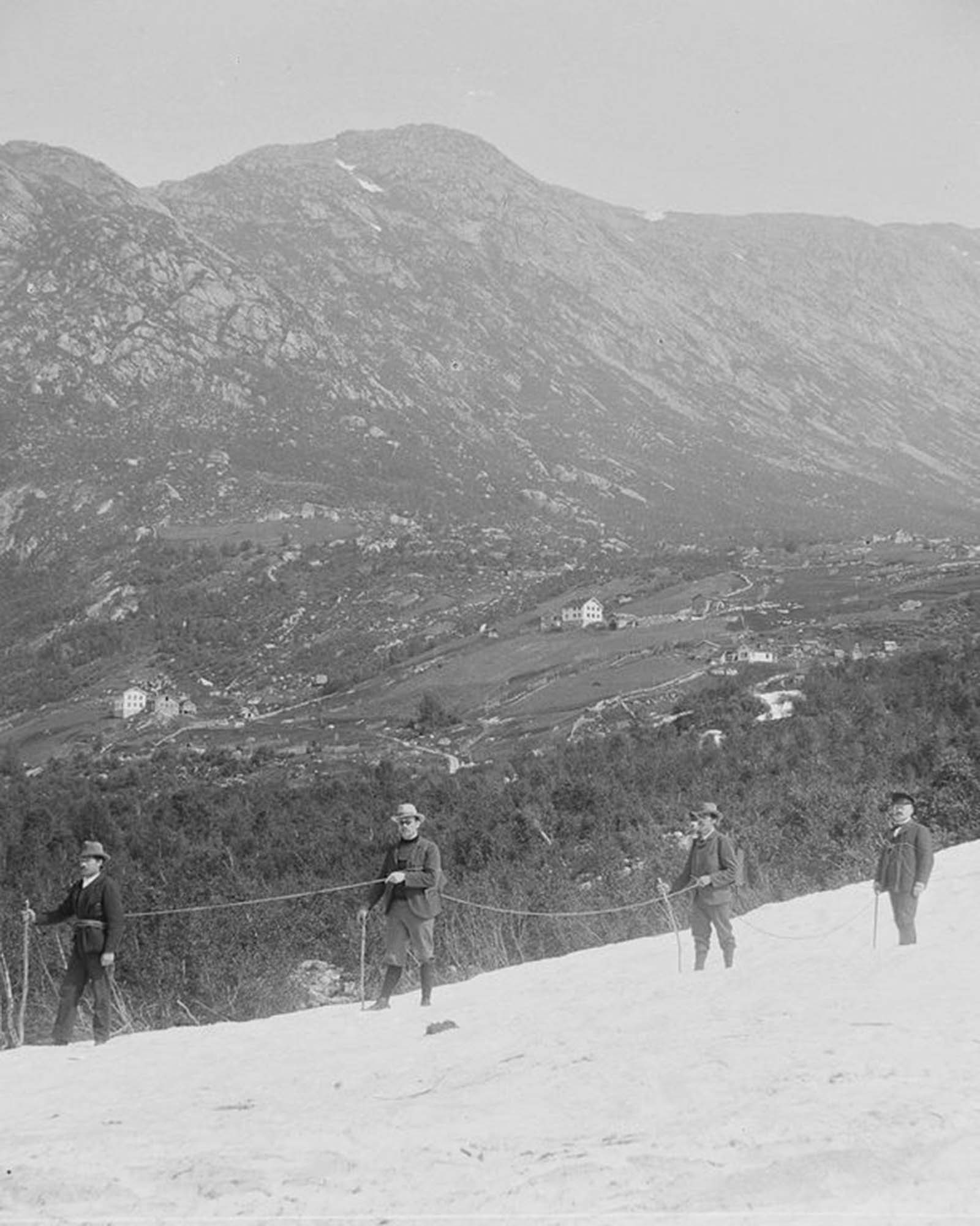 Glacier hikers in Fåberg, Jostedalen.