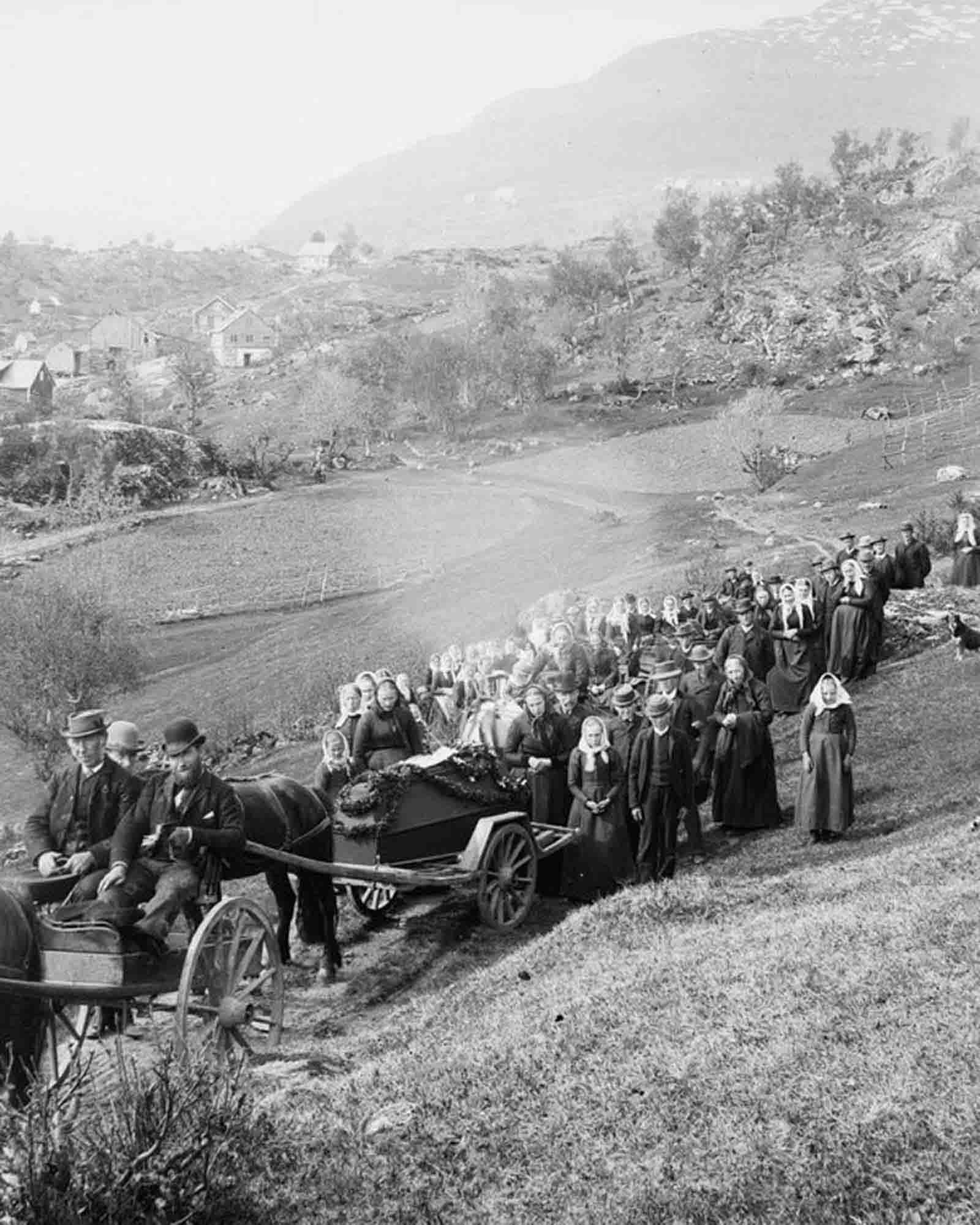 The funeral of Ola Lasseson Uglum in Sogndalsdalen.