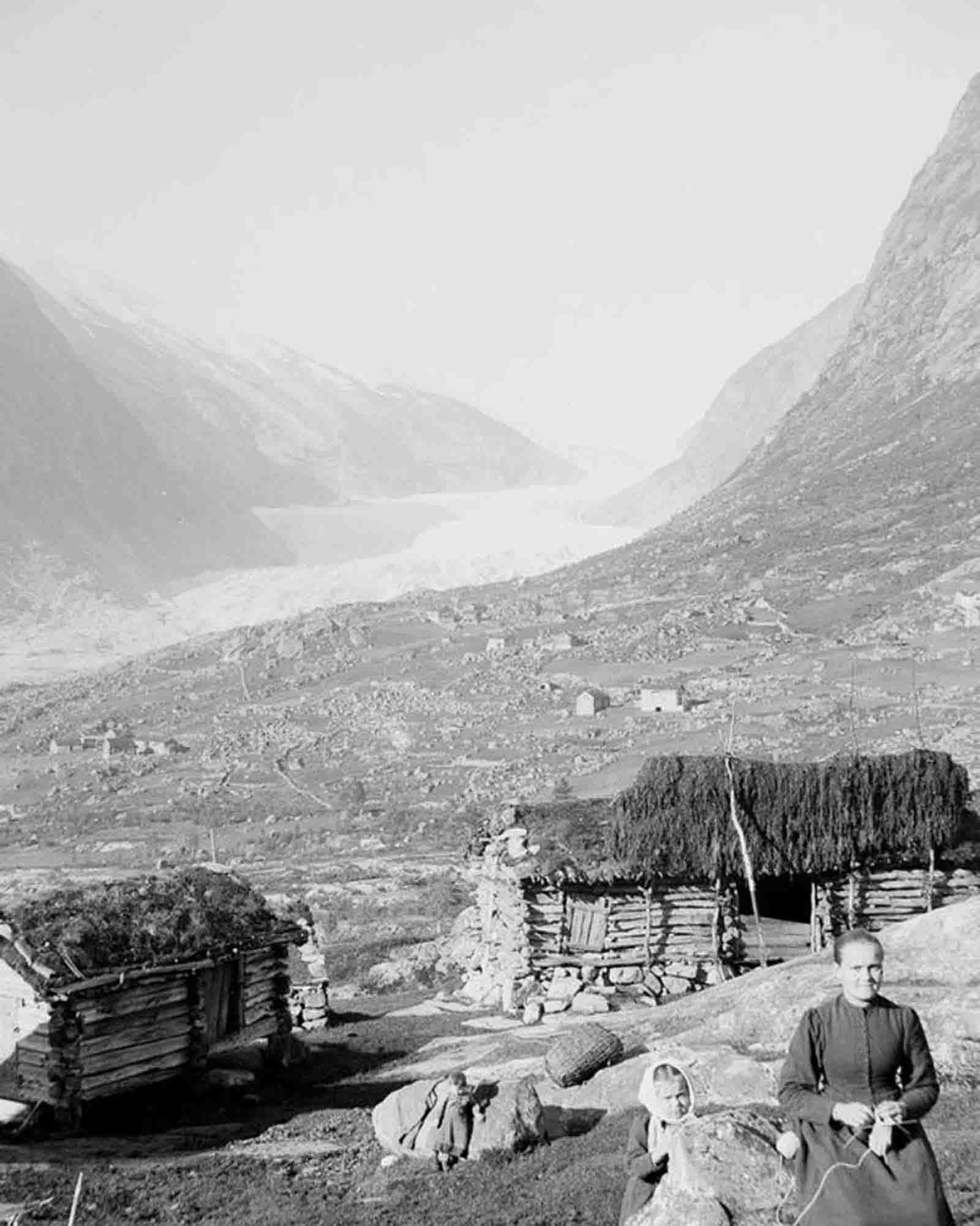 Elvekrok and Nigardsbreen glacier.