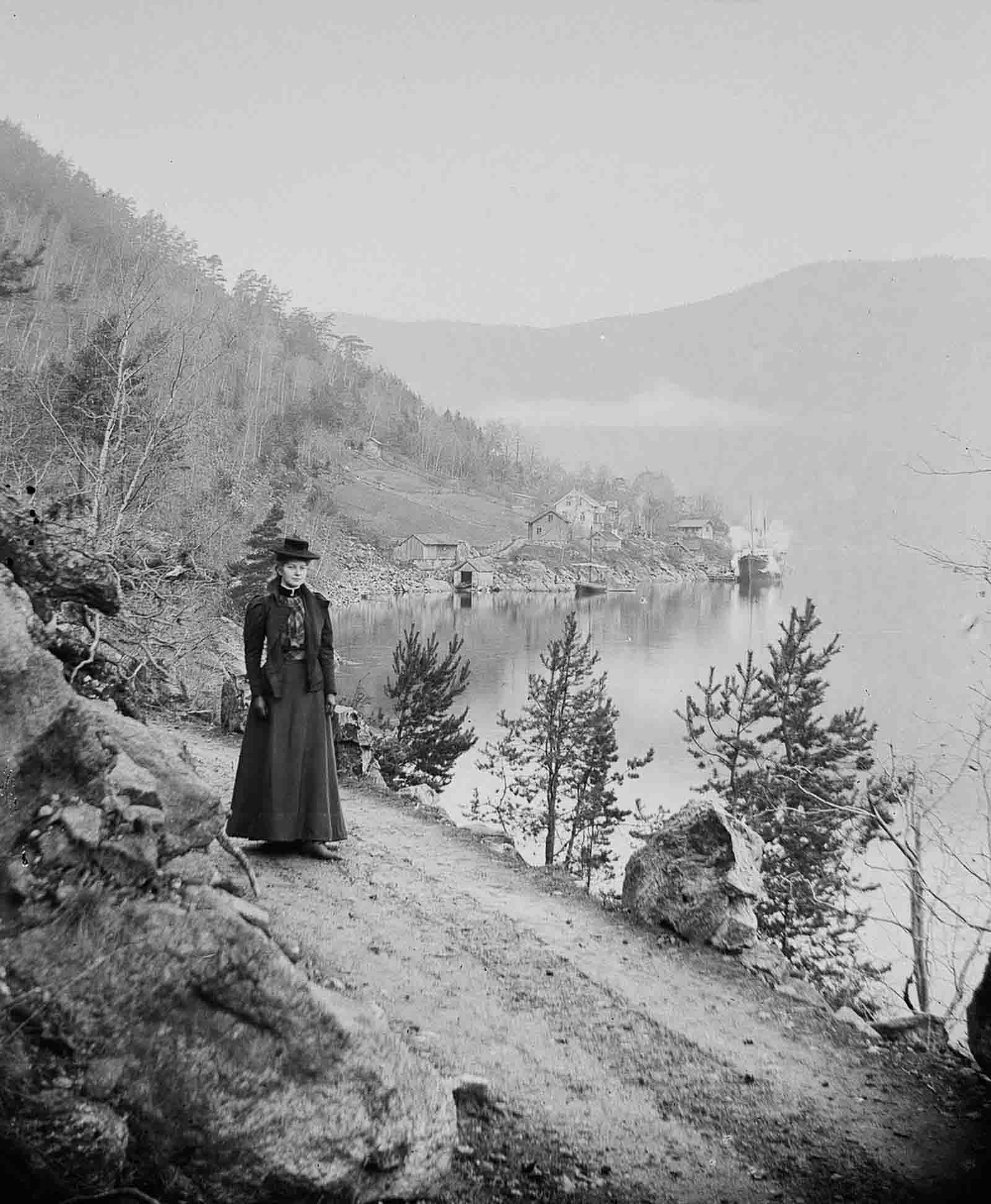 Lilli Vetlesen at Laksehamar, Frønningen.