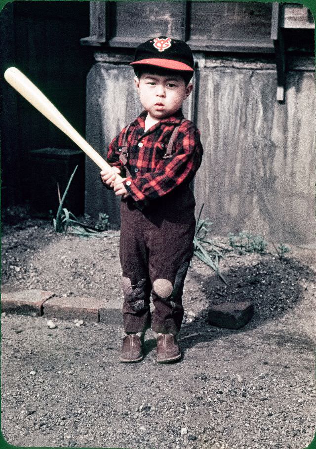 Japanese kid with a baseball bat and a Yomiuri Giants cap