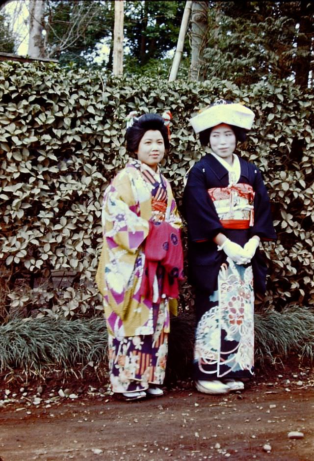 Kamakura. Bride and bridesmaid, 1950