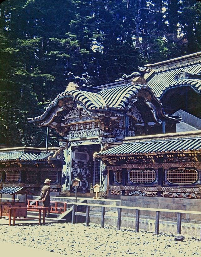 Nikko. Toshogu shrine, 1950