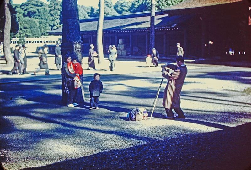 Tokyo. Photographing the family, 1950