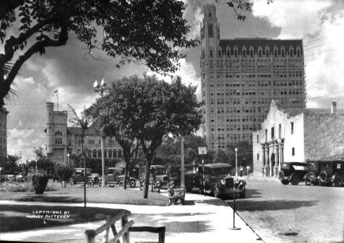 Alamo Plaza, San Antonio, 1930s