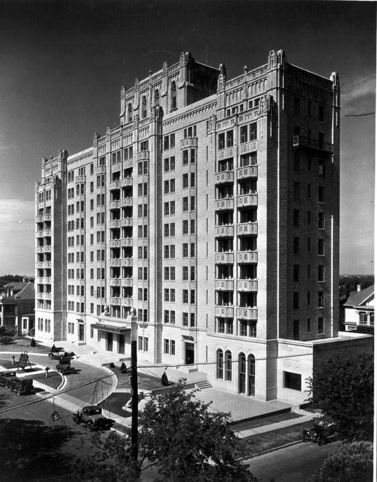 Aurora Apartments under construction, San Antonio, 1930