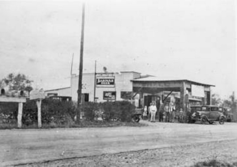 Exterior of Mechler's Shell Service Station, Castroville Road and 34th Street, San Antonio, 1935