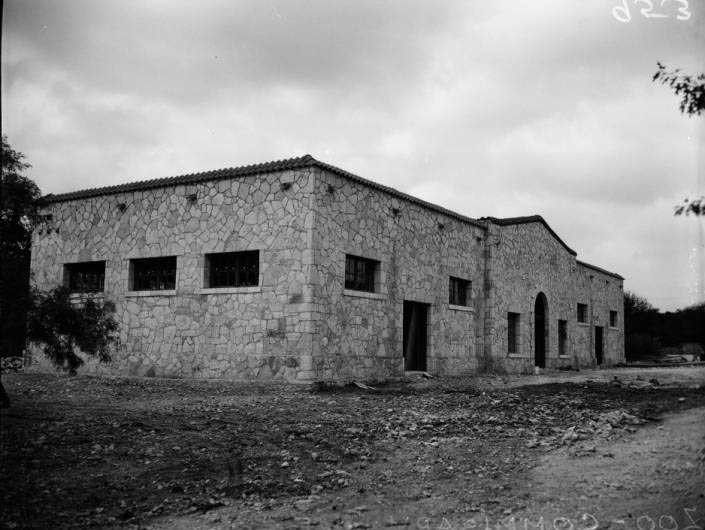 The commissary in the San Antonio Zoo under construction, which was financed by the 1936