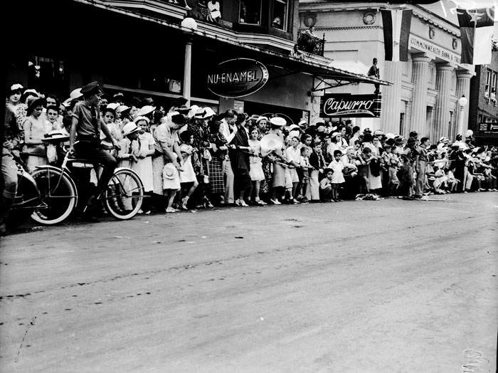 1937 Battle of Flowers Parade watchers on 100 block of Broadway, 1937
