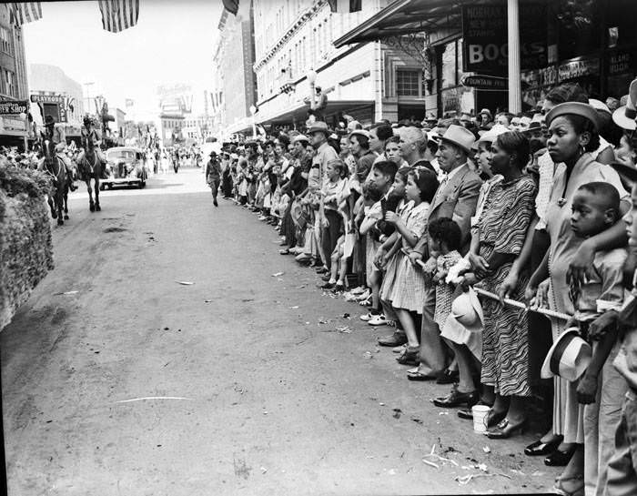 Crowd on Broadway near Houston watching 1937 Battle of Flowers Parade, 1937