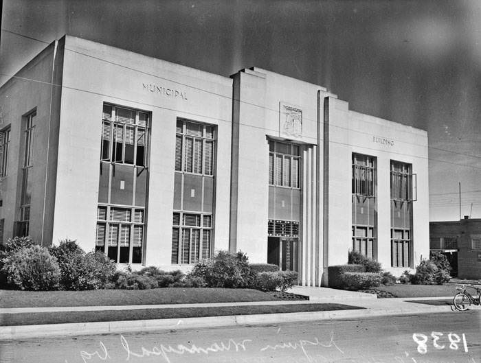 Front of Seguin Municipal Building, 1937