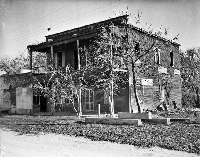 Ice plant near Comfort, 1939