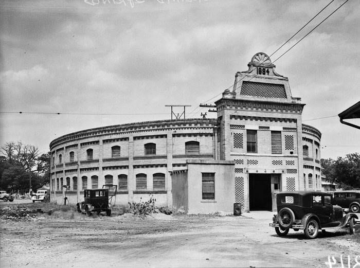 Pearl Brewery roundhouse horse stable, 1939