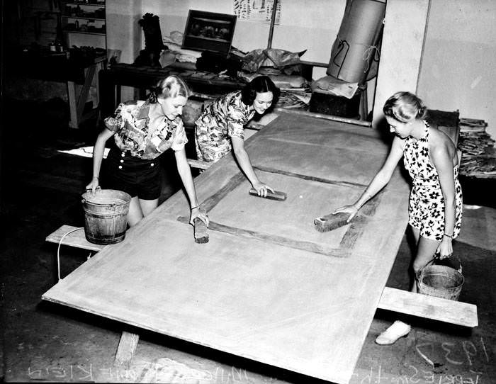 Jerrie Smith, Corinne Miller and Taddie Klein (l.-r.) scrub flats which will serve as scenery at the opening production in the Little Theatre, 1938