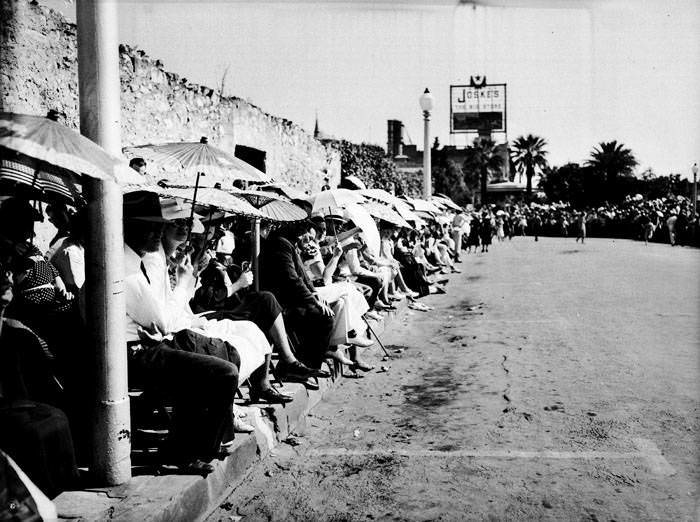 Crowd lining Alamo Plaza for 1937 parade, 1937