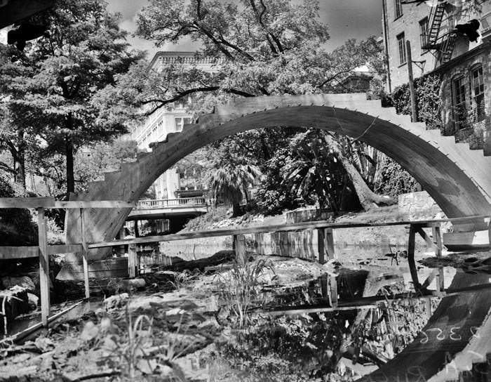 Concrete arch over the San Antonio River, 1939