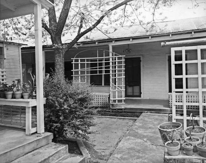 One-story frame apartment house, 811 1/2 W. Travis Street, San Antonio, 1938