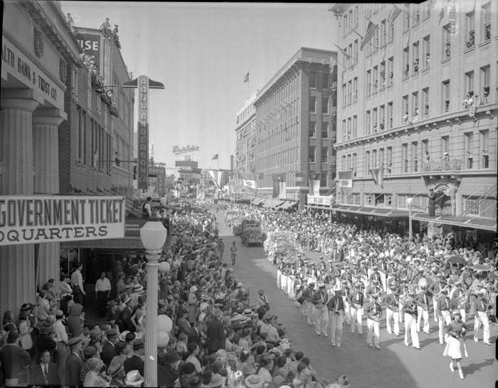 Battle of Flowers parade on Broadway, 1939