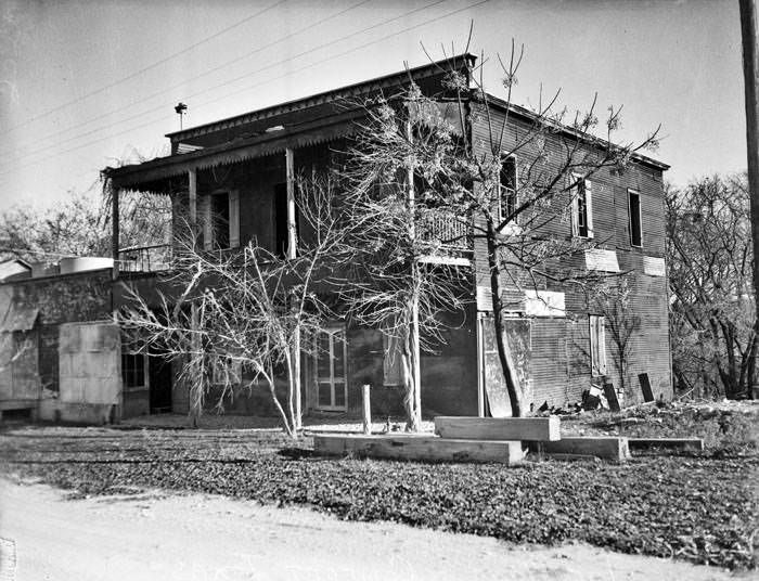 Ice plant near Comfort, 1939