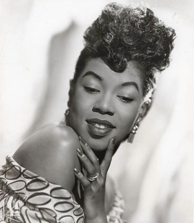 Sarah Vaughan: Life Story and Beautiful Photos of One of the Most Wondrous Voices of the 20th Century