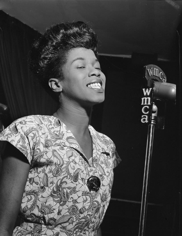 Sarah Vaughan: Life Story and Beautiful Photos of One of the Most Wondrous Voices of the 20th Century