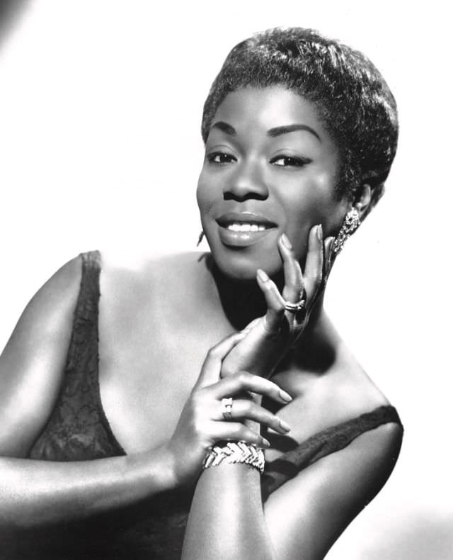 Sarah Vaughan: Life Story and Beautiful Photos of One of the Most Wondrous Voices of the 20th Century