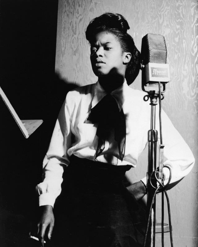 Sarah Vaughan: Life Story and Beautiful Photos of One of the Most Wondrous Voices of the 20th Century