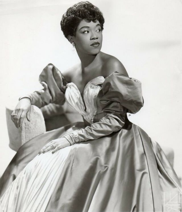 Sarah Vaughan: Life Story and Beautiful Photos of One of the Most Wondrous Voices of the 20th Century