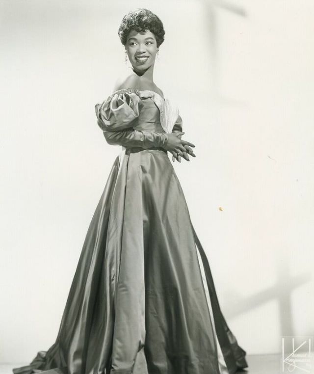 Sarah Vaughan: Life Story and Beautiful Photos of One of the Most Wondrous Voices of the 20th Century