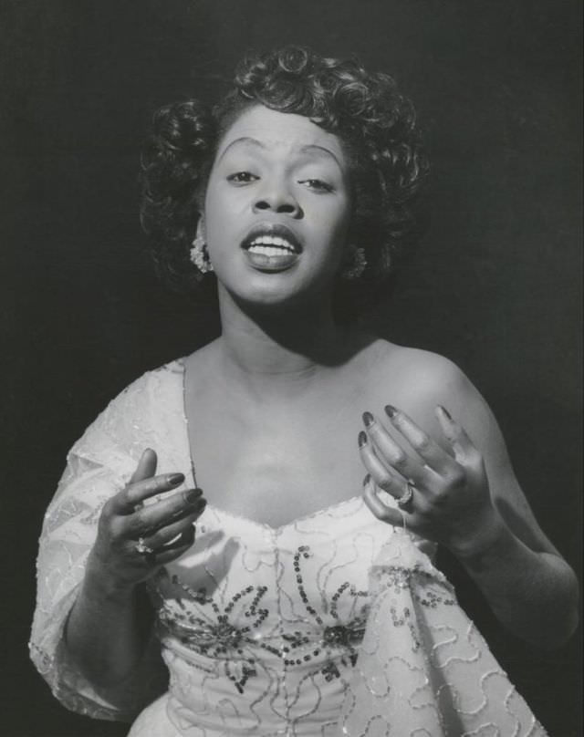 Sarah Vaughan: Life Story and Beautiful Photos of One of the Most Wondrous Voices of the 20th Century