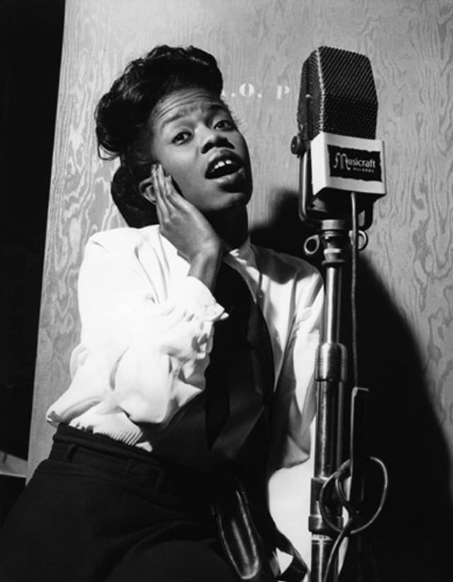 Sarah Vaughan: Life Story and Beautiful Photos of One of the Most Wondrous Voices of the 20th Century