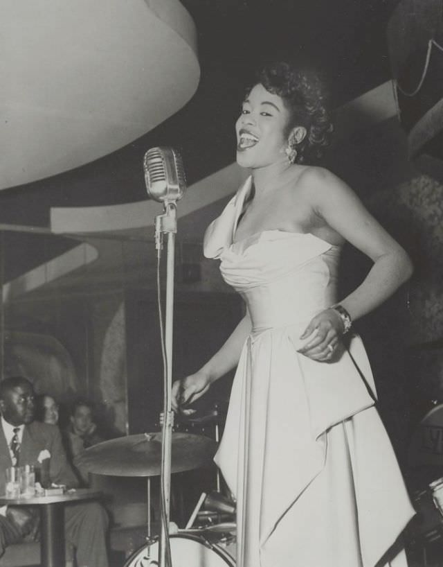 Sarah Vaughan: Life Story and Beautiful Photos of One of the Most Wondrous Voices of the 20th Century