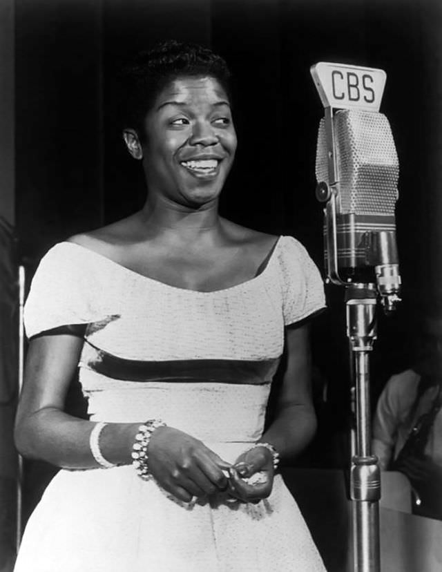 Sarah Vaughan: Life Story and Beautiful Photos of One of the Most Wondrous Voices of the 20th Century