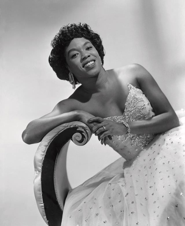 Sarah Vaughan: Life Story and Beautiful Photos of One of the Most Wondrous Voices of the 20th Century