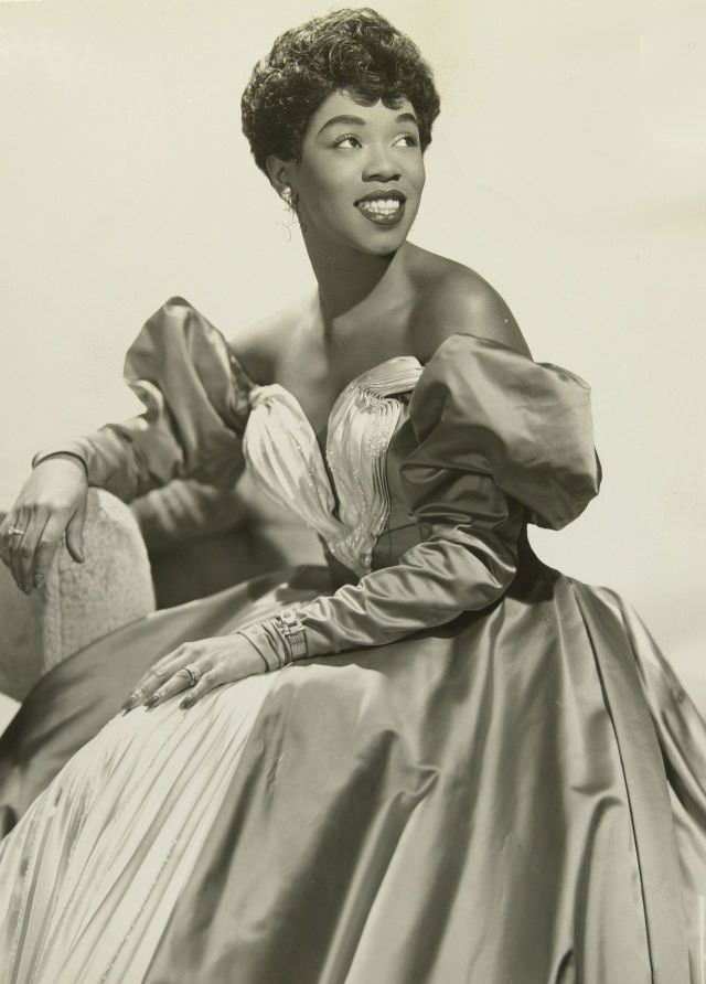 Sarah Vaughan: Life Story and Beautiful Photos of One of the Most Wondrous Voices of the 20th Century